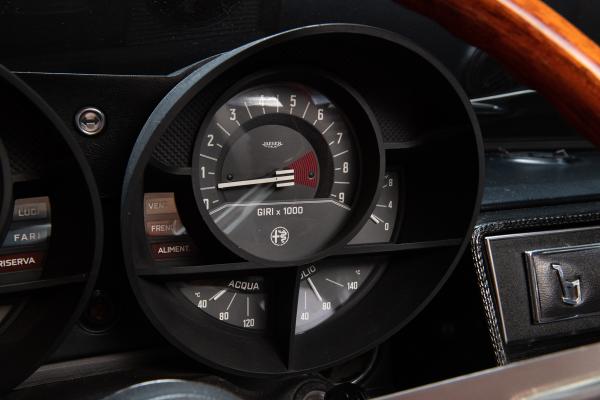 Alfa Romeo Montreal