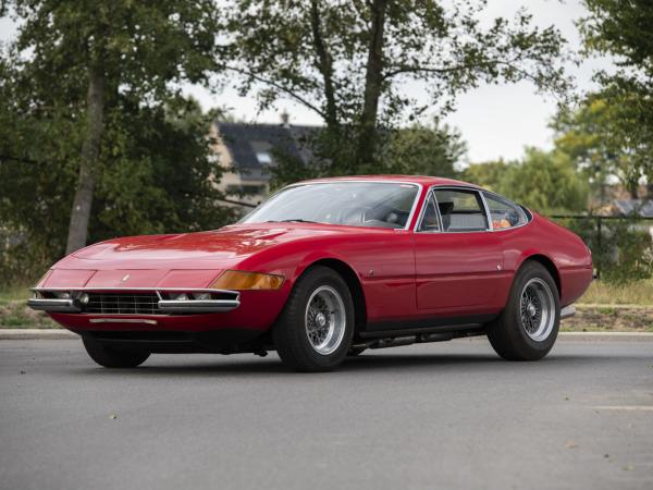 FERRARI 365 GTB4